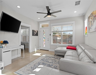 1809 Chestnut Ave - Photo Thumbnail 1