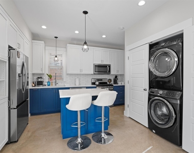 1809 Chestnut Ave - Photo Thumbnail 4