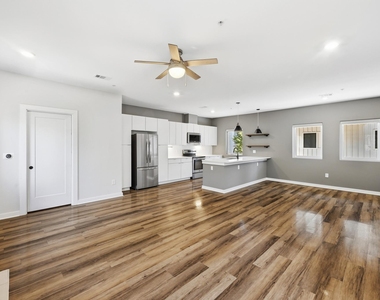 5924 S Congress Ave - Photo Thumbnail 3