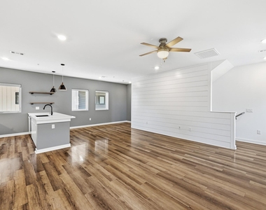 5924 S Congress Ave - Photo Thumbnail 5