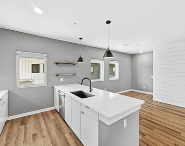 5924 S Congress Ave - Photo Thumbnail 9