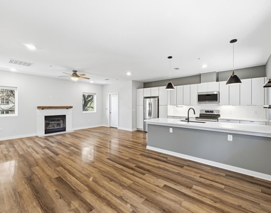 5924 S Congress Ave - Photo Thumbnail 7