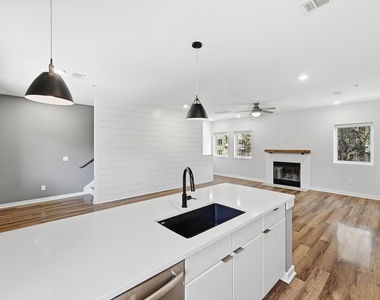 5924 S Congress Ave - Photo Thumbnail 11