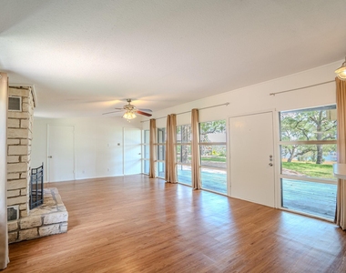 16013 Edwards Dr - Photo Thumbnail 4