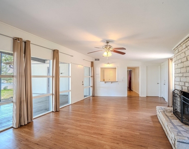 16013 Edwards Dr - Photo Thumbnail 5