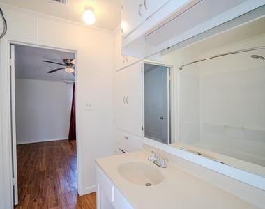 16013 Edwards Dr - Photo Thumbnail 13
