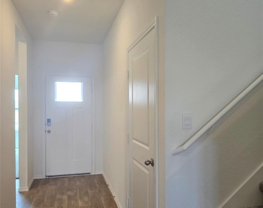 352 San Juan Trl - Photo Thumbnail 7