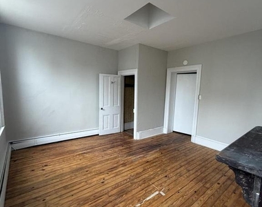 190 7th Street - Photo Thumbnail 5