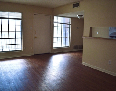 4709 Harmon Ave - Photo Thumbnail 5