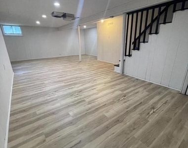 105 Breslin Avenue - Photo Thumbnail 13