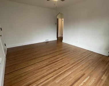 105 Breslin Avenue - Photo Thumbnail 5