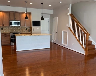 910 Hall Station Drive - Photo Thumbnail 4
