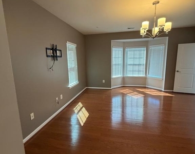 910 Hall Station Drive - Photo Thumbnail 10