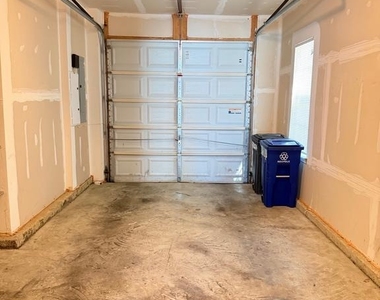 910 Hall Station Drive - Photo Thumbnail 13
