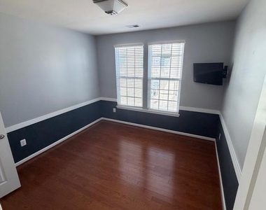 910 Hall Station Drive - Photo Thumbnail 7