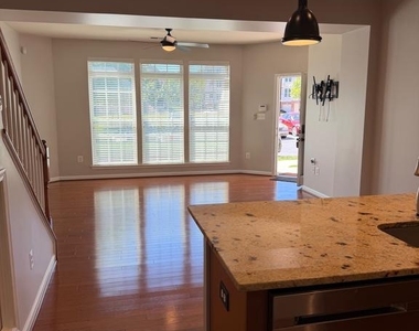 910 Hall Station Drive - Photo Thumbnail 5