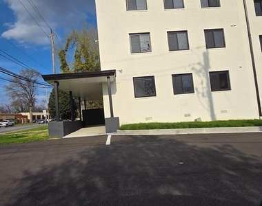 49 W Diamond - Photo Thumbnail 6
