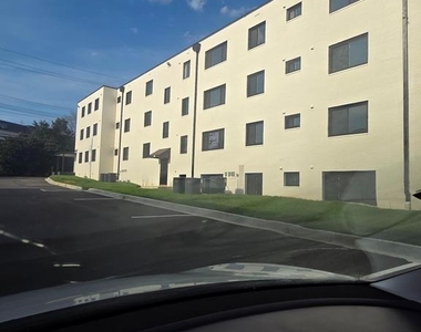 49 W Diamond - Photo Thumbnail 4