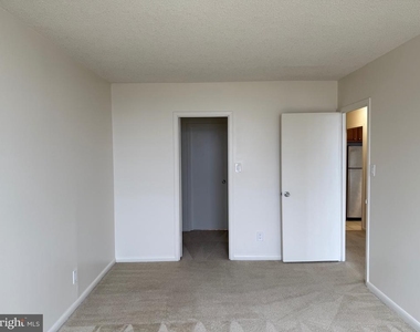 5225 Pooks Hill Road - Photo Thumbnail 8