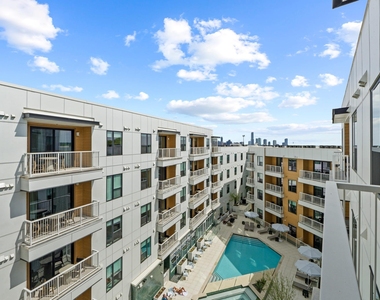 2323 S Lamar Blvd - Photo Thumbnail 15