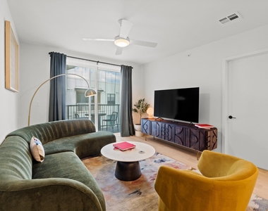 2323 S Lamar Blvd - Photo Thumbnail 1