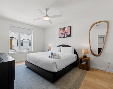 2323 S Lamar Blvd - Photo Thumbnail 6