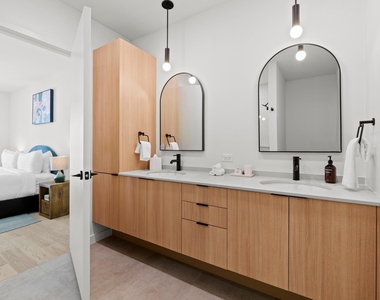2323 S Lamar Blvd - Photo Thumbnail 7