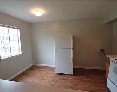 7206 Twin Crest Dr - Photo Thumbnail 2