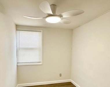 3111 Bero Road - Photo Thumbnail 9