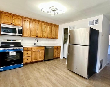 3111 Bero Road - Photo Thumbnail 5