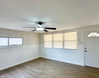 3111 Bero Road - Photo Thumbnail 7