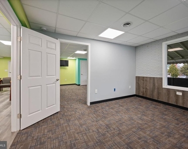 7917 Wise Avenue - Photo Thumbnail 14