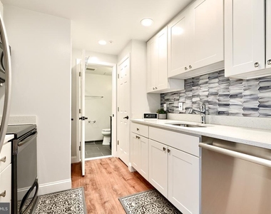 28 Allegheny Avenue - Photo Thumbnail 7