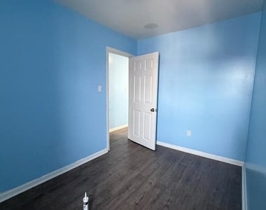 539 Gold Street - Photo Thumbnail 13