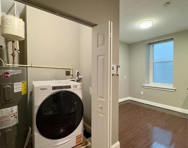 208 E Redwood Street - Photo Thumbnail 3