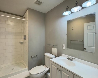 208 E Redwood Street - Photo Thumbnail 2
