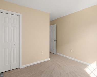 3563 Narragansett Avenue - Photo Thumbnail 26
