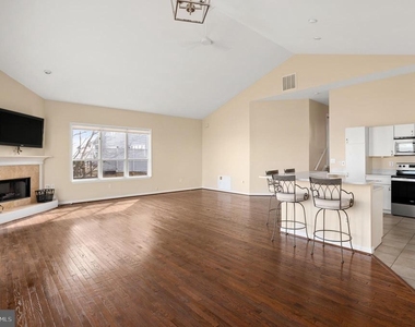 3563 Narragansett Avenue - Photo Thumbnail 10