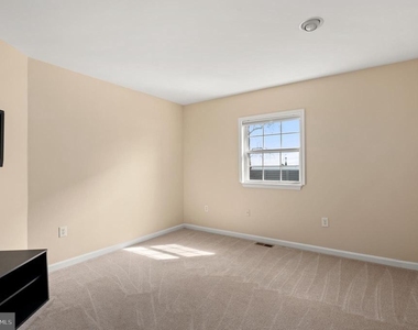 3563 Narragansett Avenue - Photo Thumbnail 22