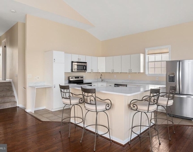 3563 Narragansett Avenue - Photo Thumbnail 11