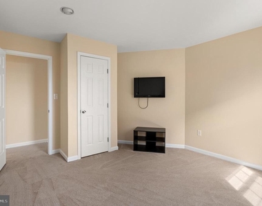 3563 Narragansett Avenue - Photo Thumbnail 23