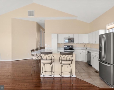 3563 Narragansett Avenue - Photo Thumbnail 12