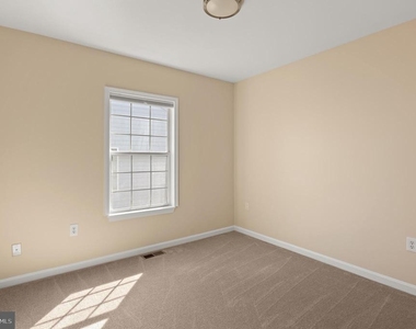 3563 Narragansett Avenue - Photo Thumbnail 25