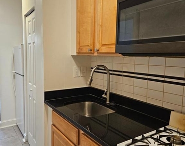 1722 H Street Ne - Photo Thumbnail 3