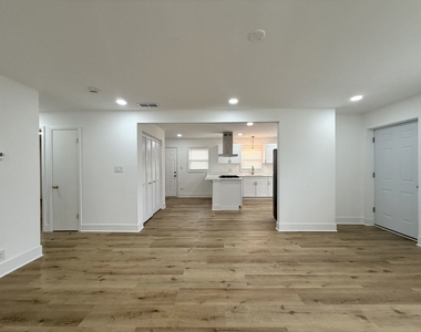 14916 Langley Avenue - Photo Thumbnail 2