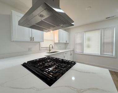 14916 Langley Avenue - Photo Thumbnail 10