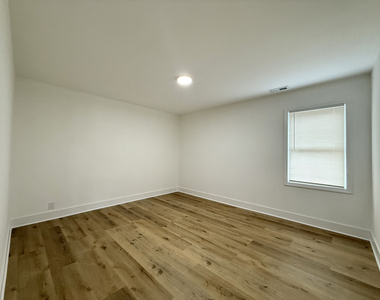 14916 Langley Avenue - Photo Thumbnail 17