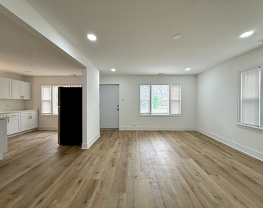 14916 Langley Avenue - Photo Thumbnail 4