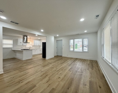 14916 Langley Avenue - Photo Thumbnail 3