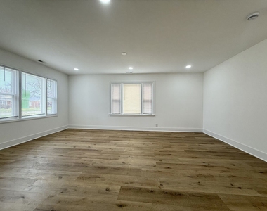 14916 Langley Avenue - Photo Thumbnail 15